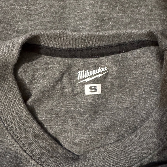 Milwaukee Men’s Dark Gray Short-Sleeve Pocket Tee - Picture 4 of 5